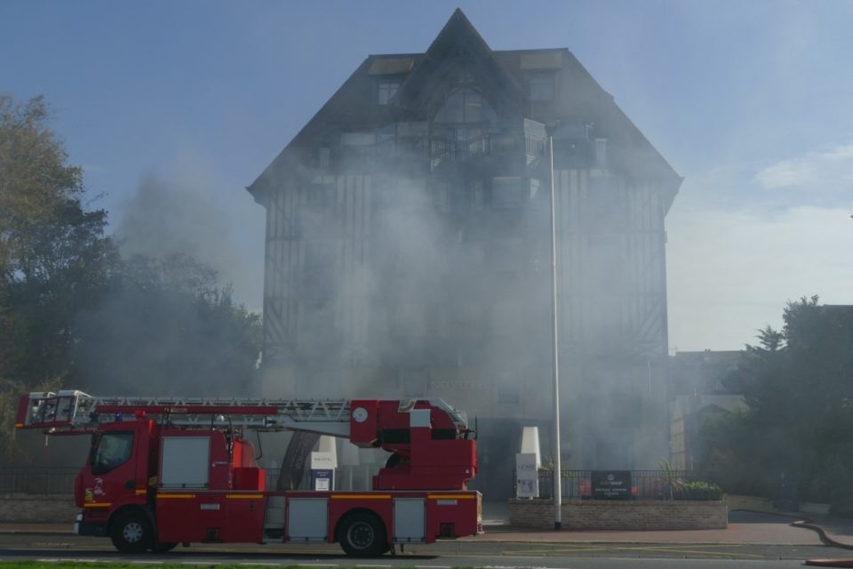 deauville incendie en cours a lhotel novotel pres de 100 personnes evacuees
