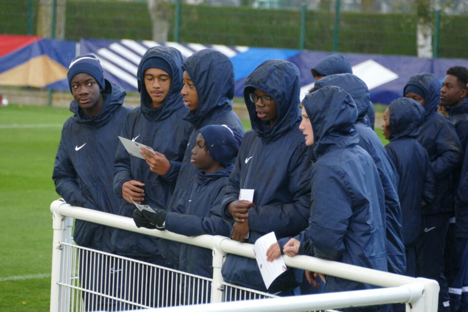 Les jeunes du Pôle espoir de la Ligue de football de Normandie ont assisté à l'entraînement.