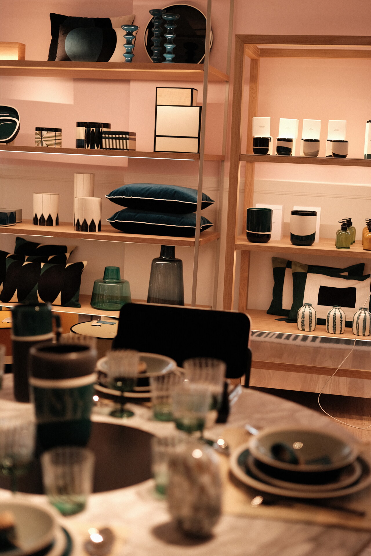 Près de 300 marques investissent le magasin, dans tous les domaines.