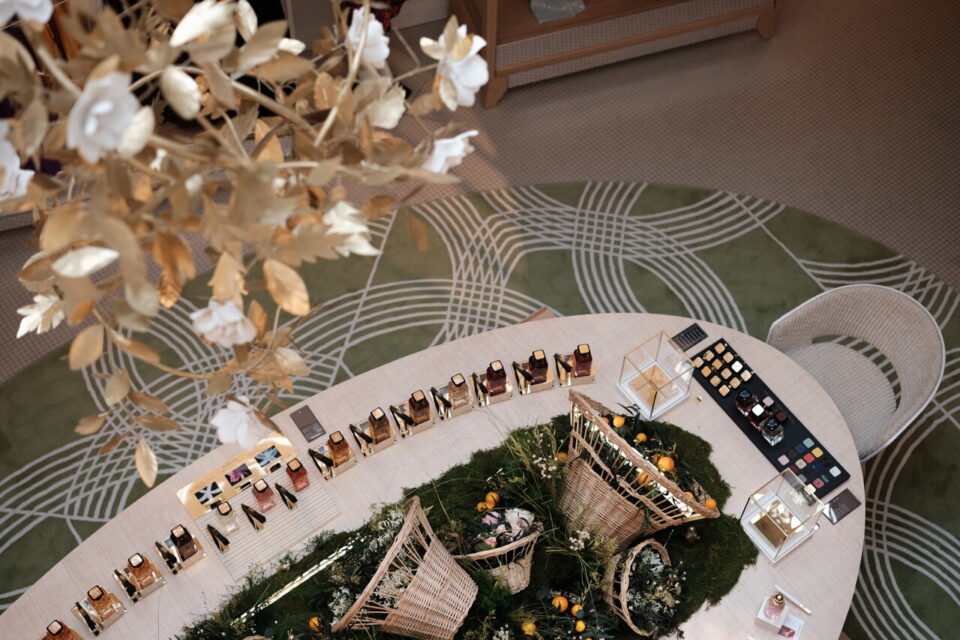 L'atrium relie les deux étages.