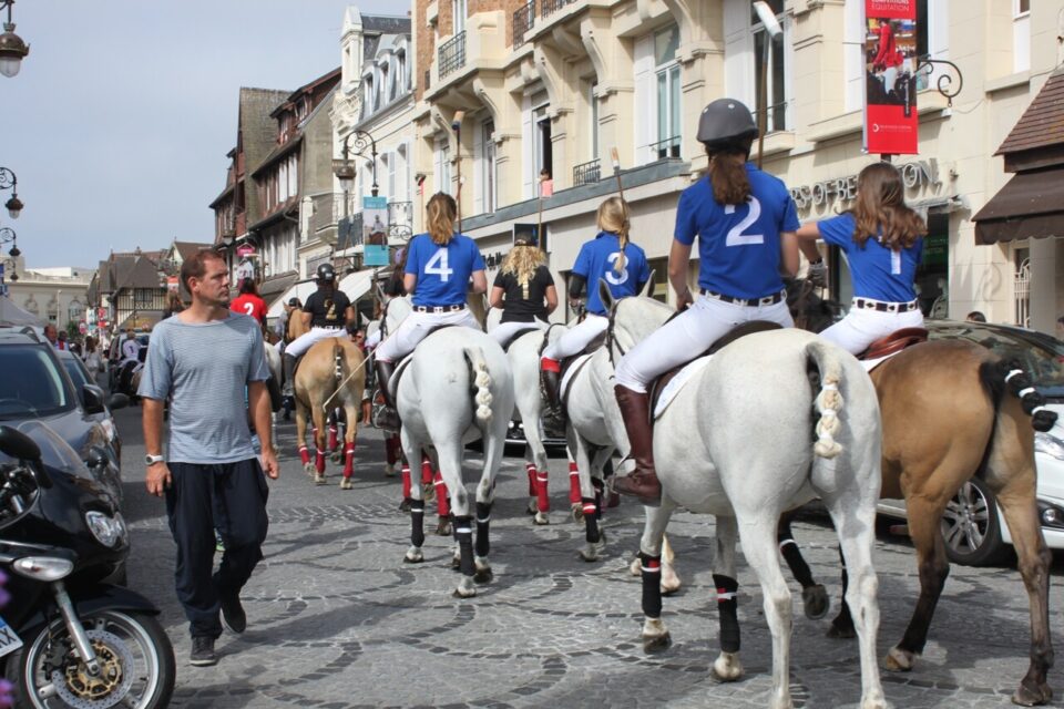Deauville : un arrêté pour réglementer la circulation des chevaux en centre ville
