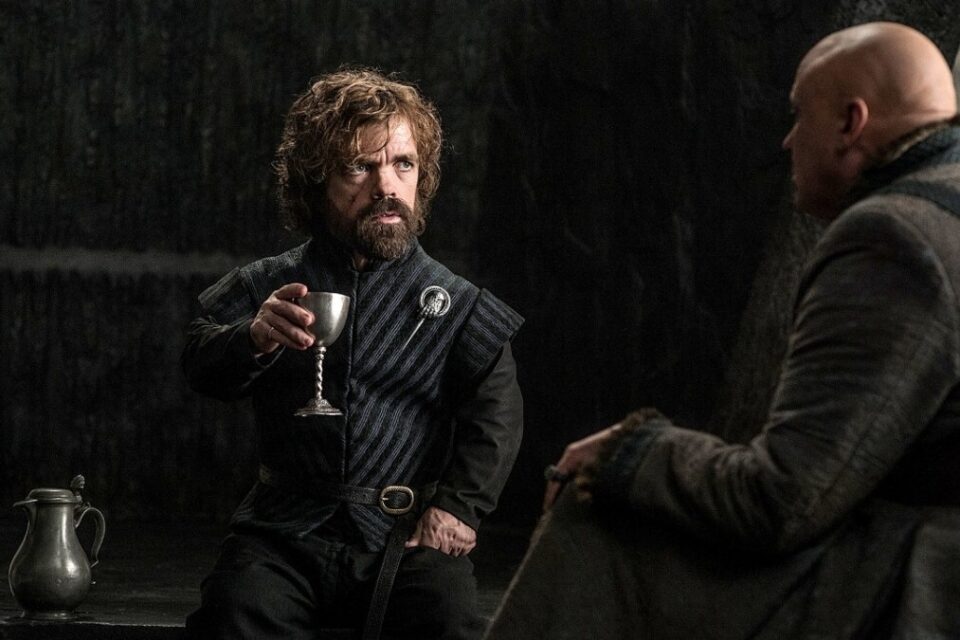 Tyrion Lanister boit beaucoup de vin dans la série Game of Throne