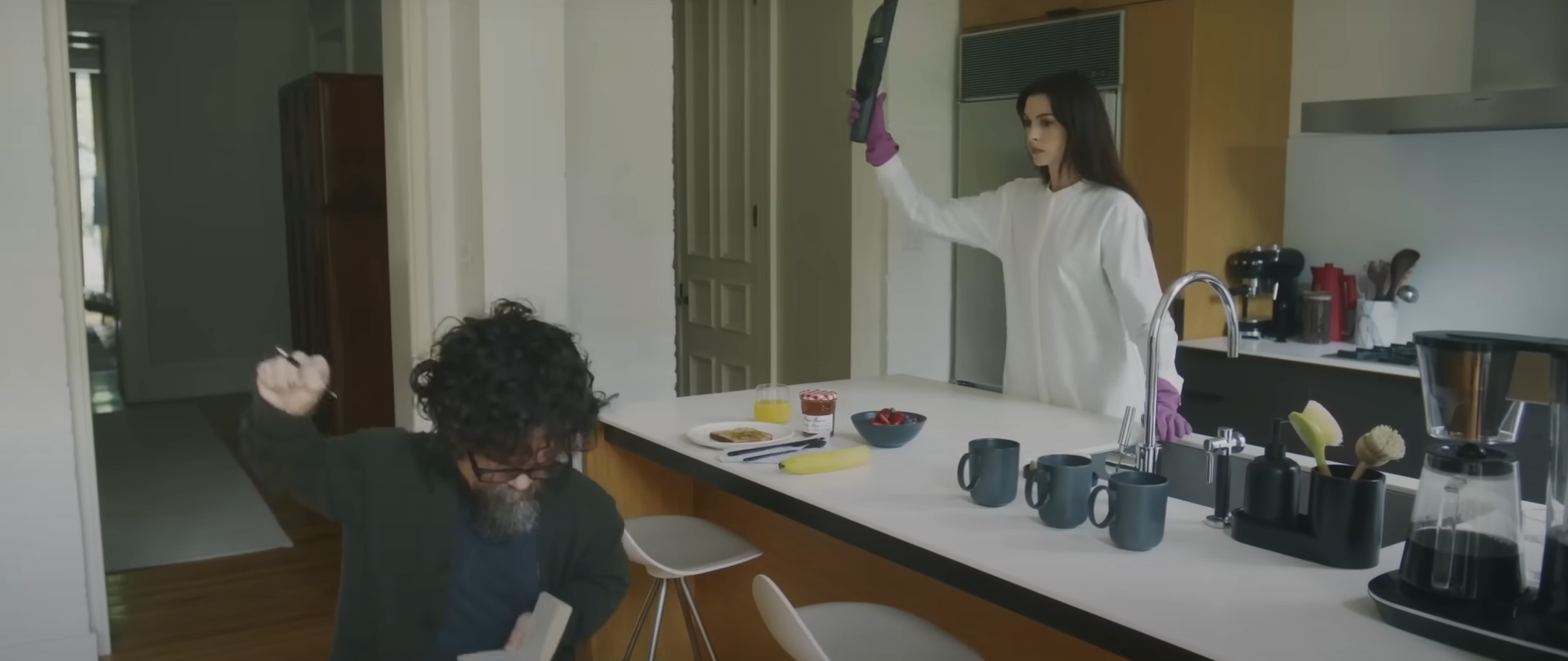 Peter Dinklage et Anne Hathaway - She Came to Me ©Vertical