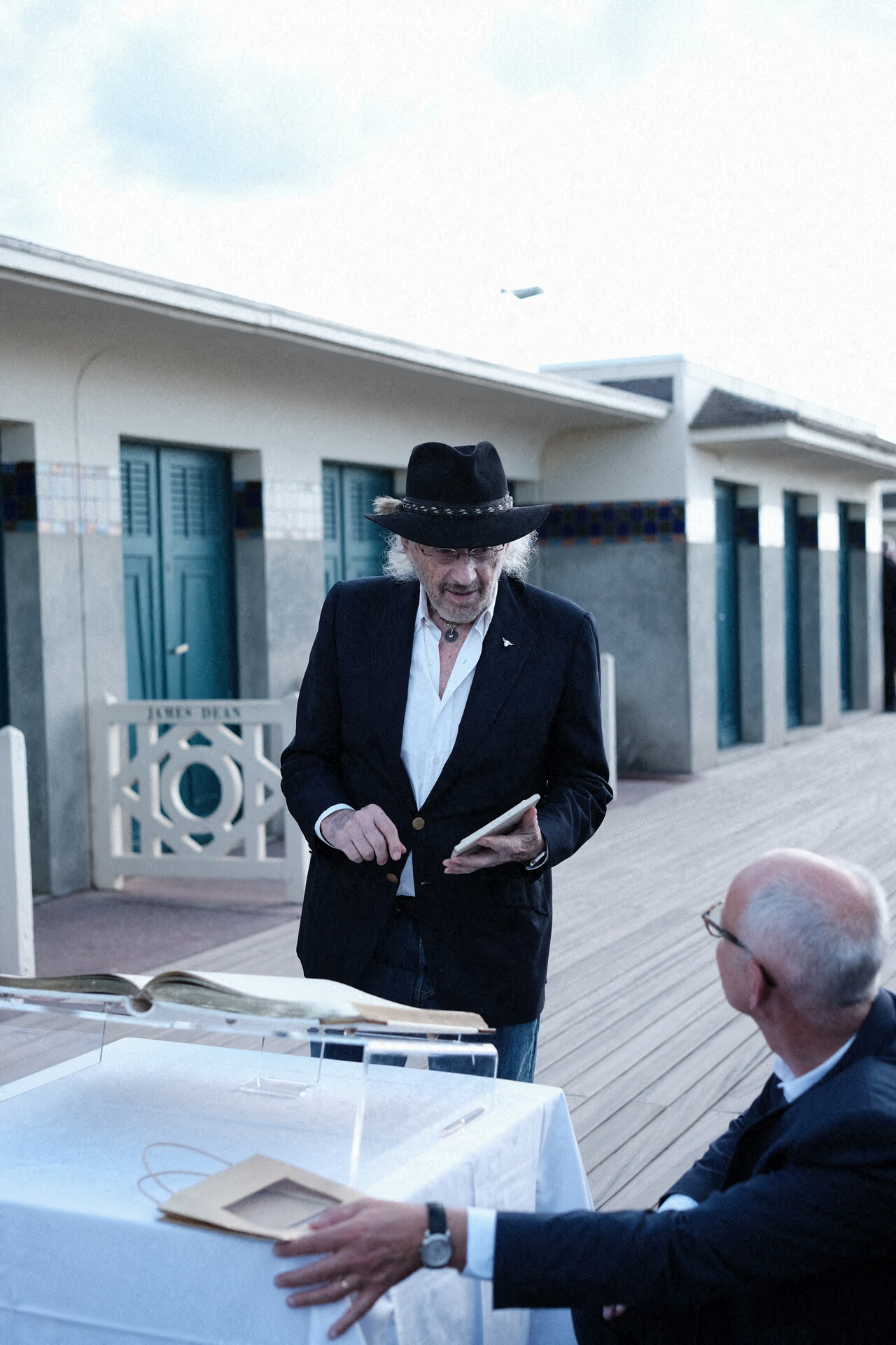 Jerry Schatzberg a inauguré sa cabine à Deauville.