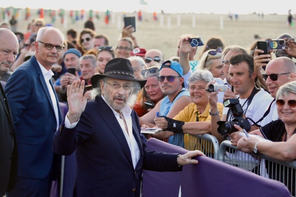 Jerry Schatzberg a joué le jeu des autographes, en remontant les planches.