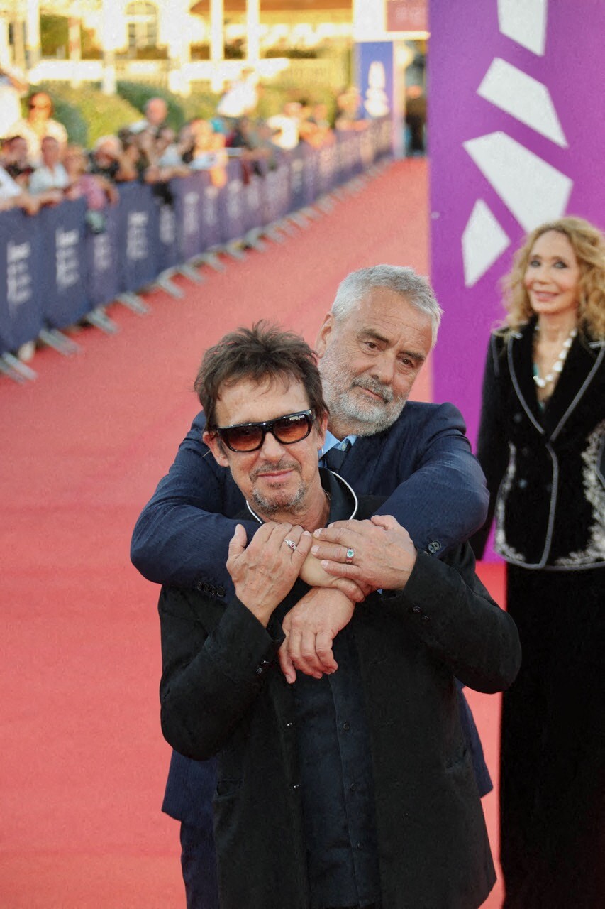 Luc Besson et Eric Serra sur le tapis rouge.