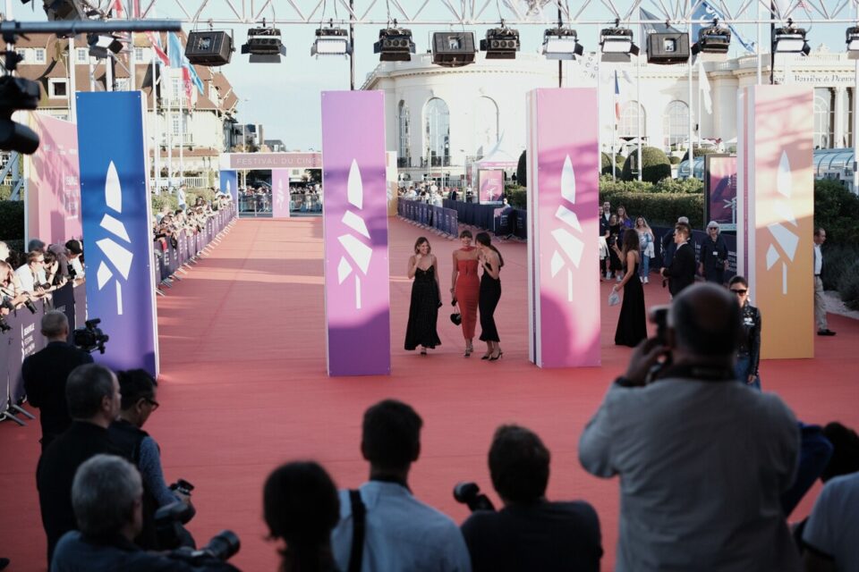 Samedi 2 septembre, à Deauville, la journée a été marquée par la cabine de Jerry Schatzberg, une table-ronde sur la grève à Hollywood et la présentation du film de Luc Besson.