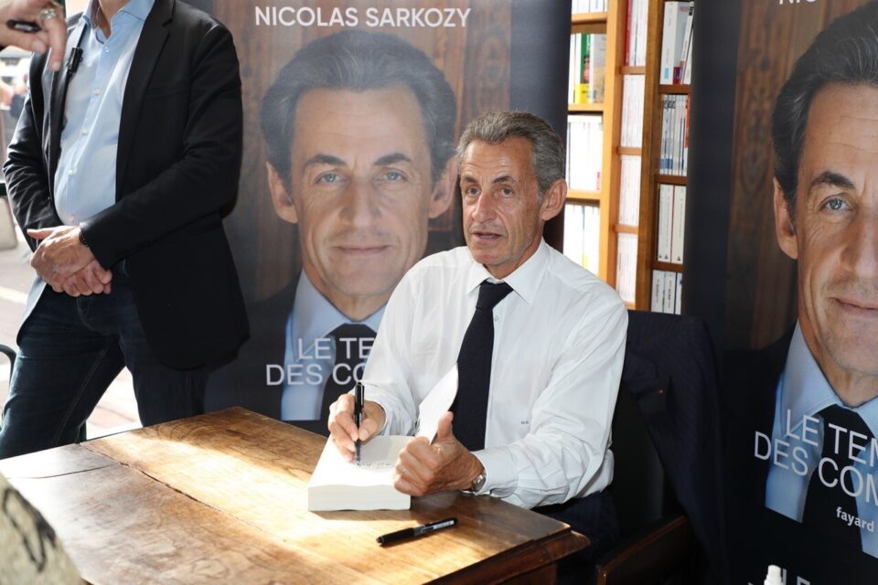 Le président Sarkozy rencontre ses lecteurs à la Librairie du Marché de Deauville (Calvados).
