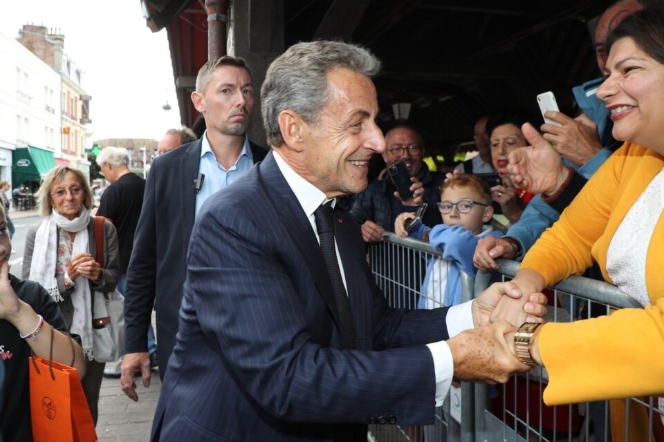 Certains ont dû patienter de longues minutes pour approcher le président quelques secondes.