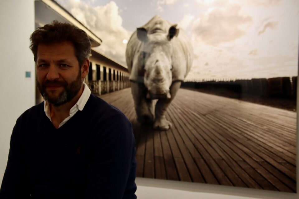 Xavier Wttrwulghe et sa célèbre photo d'un éléphant sur les Planches de Deauville (Calvados).