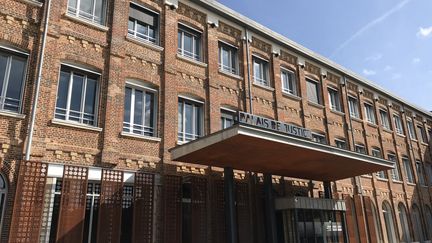 À Lisieux, l’ancienne usine Wonder accueille le tribunal depuis 2020 (photo d'illustration). (NOLWENN LE JEUNE / RADIO FRANCE)