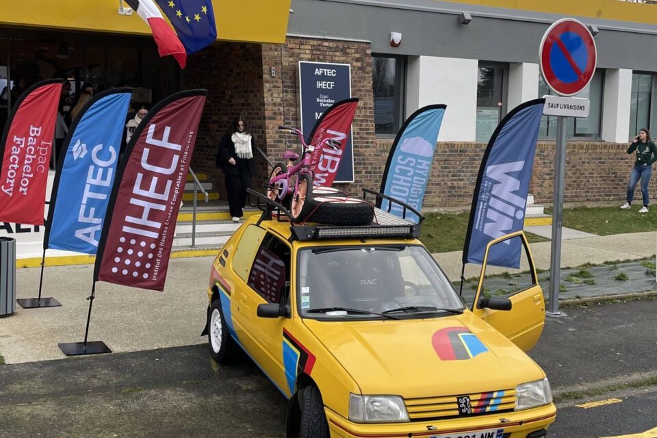 Tom et Vincent rouleront à bord d'une 205 GTI de 1986.