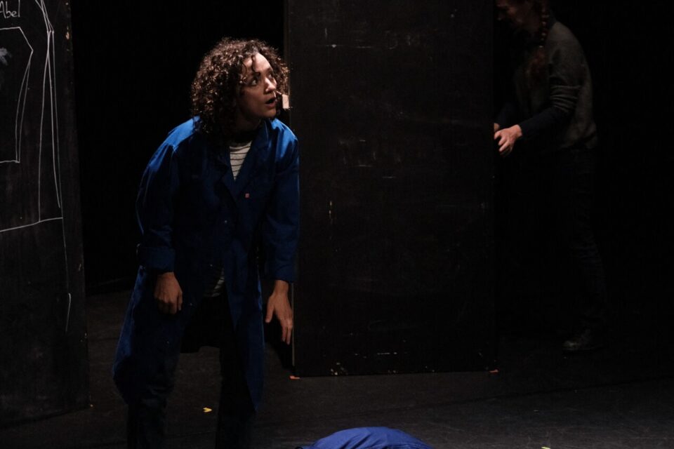 la Compagnie Sans roi est en résidence aux Franciscaines pour travailler son nouveau spectacle Sur la route d'Eden