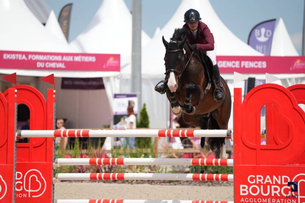 A Bourg-en-Bresse, la victoire revient à Camille Seys et Carrisma.