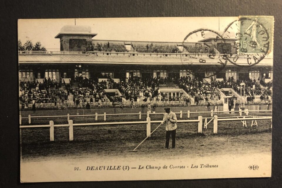 L'hippodrome de Deauville-La Touques, une carte postale postée en 1919.