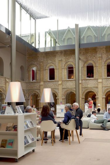 Une programmation riche et éclectique aux Franciscaines, ancien couvent reconverti en centre culturel.