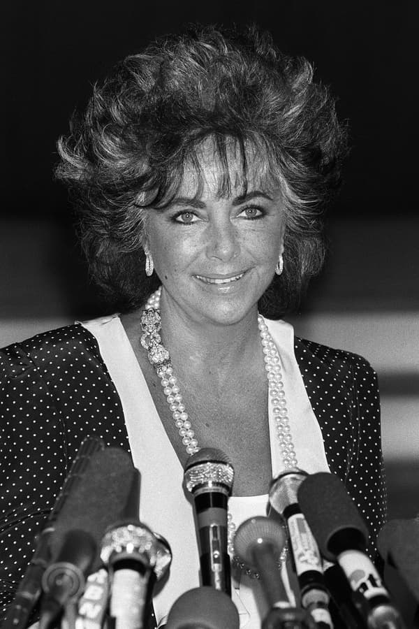 L'actrice américaine Elizabeth Taylor lors d'une conférence de presse au festival de Deauville (Calvados), le 11 septembre 1985.