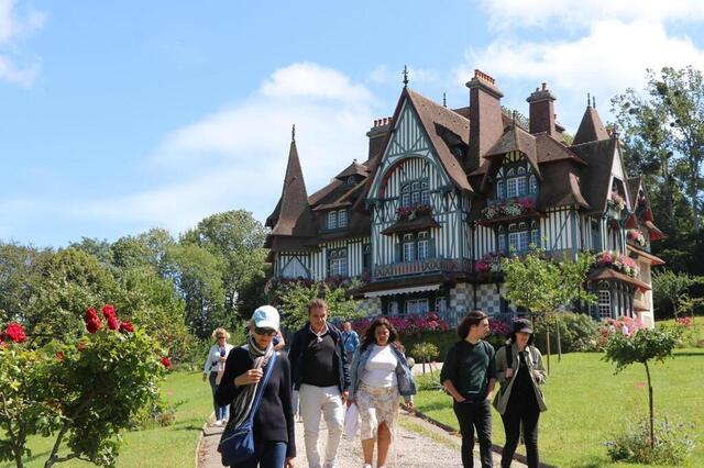 La villa Strassburger surplombe de ses colombages la ville de Deauville (Calvados) depuis près de 100 ans. Archives Ouest-France photo la villa strassburger surplombe de ses colombages la ville de deauville (calvados) depuis près de 100 ans. © archives ouest-france