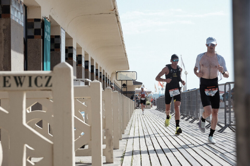 Avec une température de plus de 30 degrés, les participants se sont frottés au Longue Distance du Triathlon de Deauville, sous une chaleur étouffante.