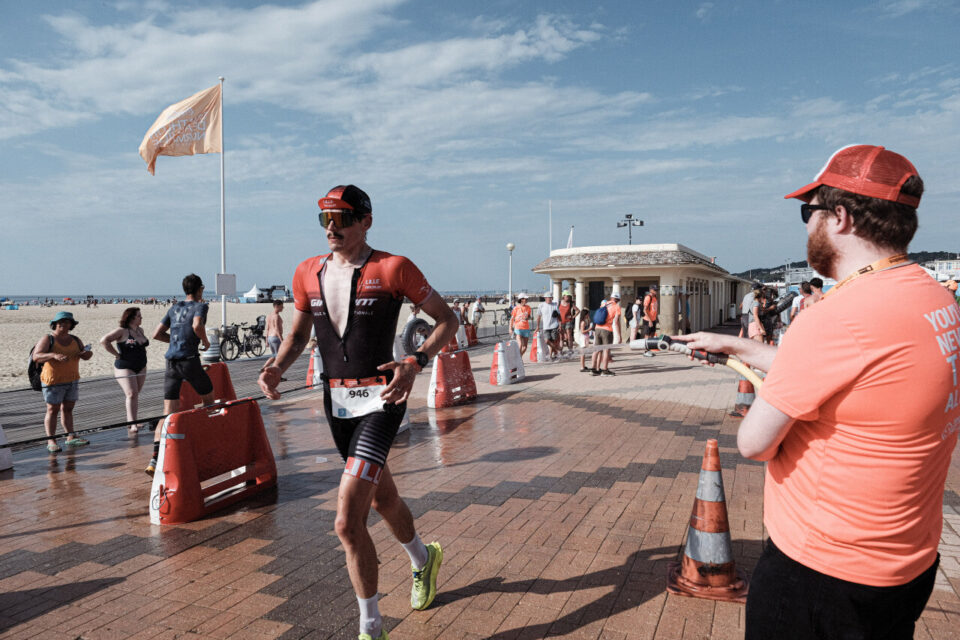 Avec une température de plus de 30 degrés, les participants se sont frottés au Longue Distance du Triathlon de Deauville, sous une chaleur étouffante.