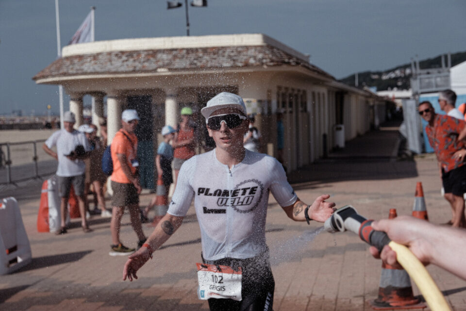 Avec une température de plus de 30 degrés, les participants se sont frottés au Longue Distance du Triathlon de Deauville, sous une chaleur étouffante.