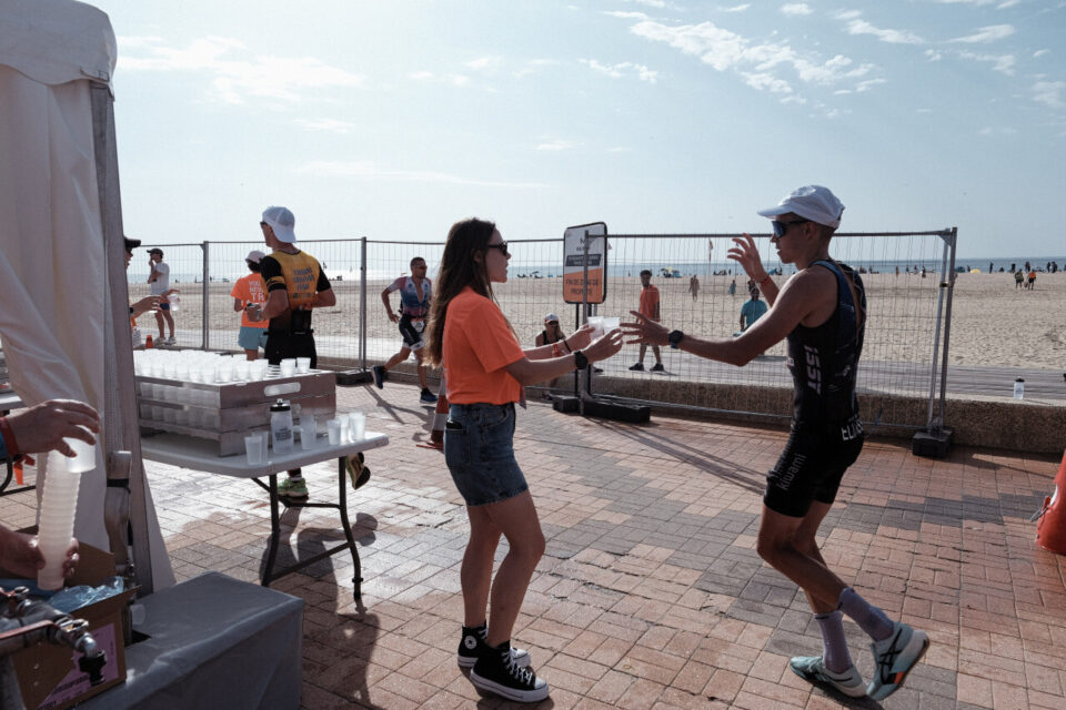 Avec une température de plus de 30 degrés, les participants se sont frottés au Longue Distance du Triathlon de Deauville, sous une chaleur étouffante.