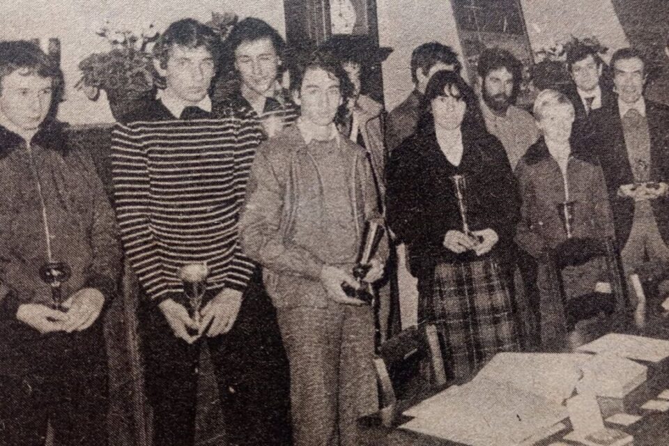 L'équipe du VCTD avec leurs trophées en 1980