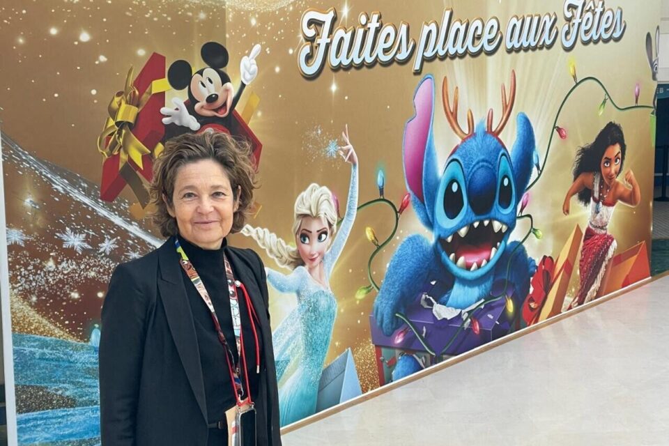 Fabienne Taylor, directrice du Preshow, se qualifie avec humour de mère Fouettard dans l'univers de Noël.