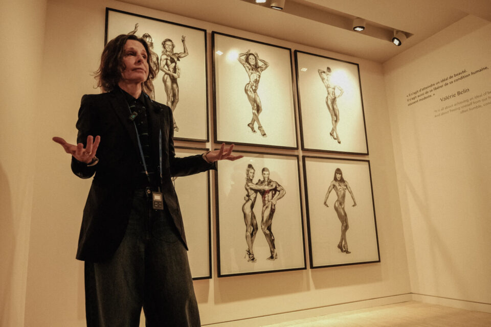 Aux Franciscaines, une exposition dédiée à l'artiste Valérie Belin explore une soixantaine de photographies choisies parmi ses séries les plus emblématiques.