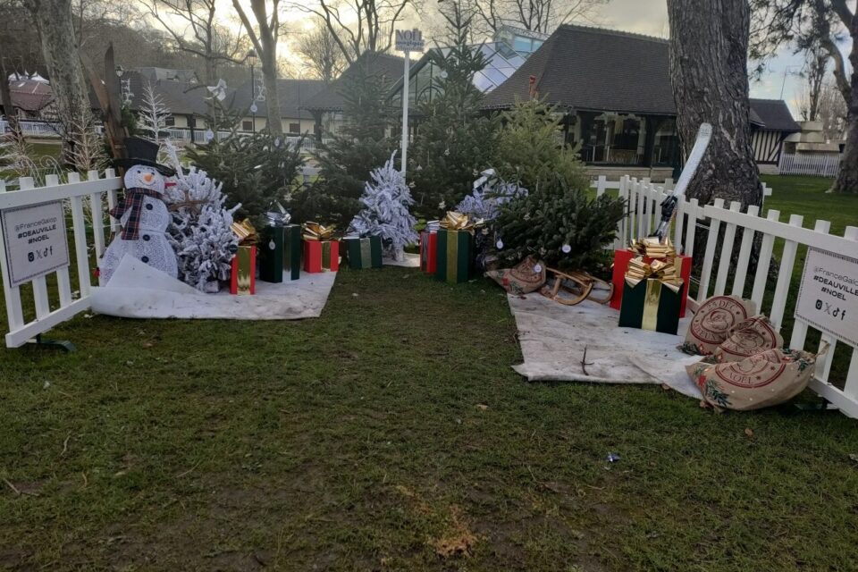 Décorations à l'hippodrome de Deauville-La Touques pour les courses de Noël
