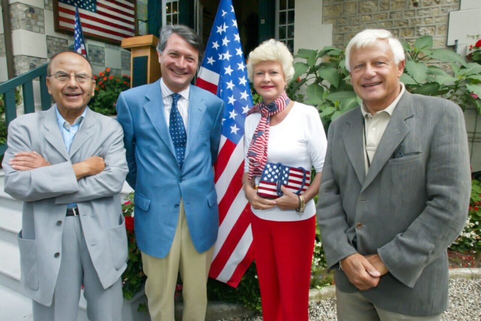 Anne d’Ornano, maire de Deauville et Philippe Augier, entourés des 2 fondateurs du Festival Lionel Chouchan (d) et André Halimi (g)