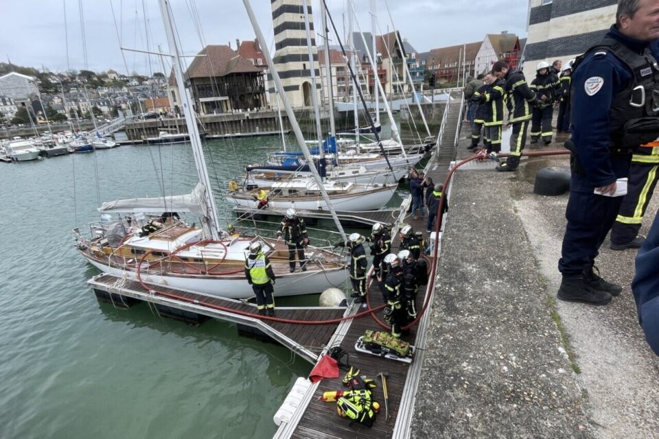 Bateau Voie d'eau feu Deauville