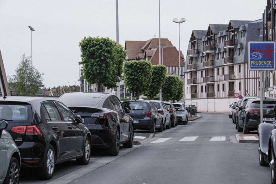 Les abords du Pom's cachent quelques places gratuites, rue du Stage.