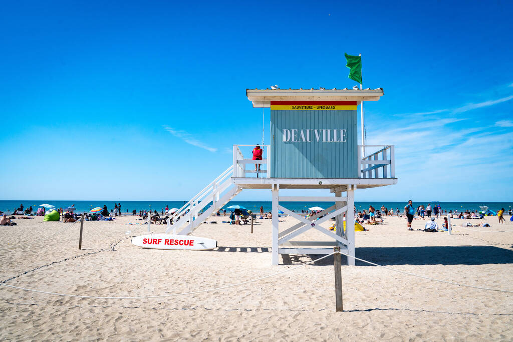 Selon un témoin, un jeune homme s’en serait pris verbalement à plusieurs personnes présentes sur la plage, cherchant à identifier d’éventuels Juifs parmi les vacanciers. Photo © ARNAUD CESAR VILETTE/SIPA