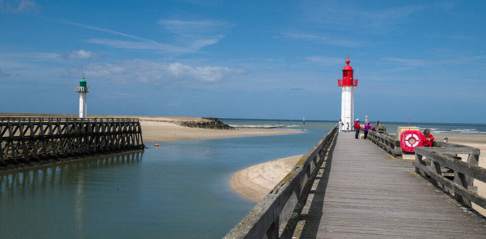 Les jetées de Deauville et Trouville-sur-Mer.