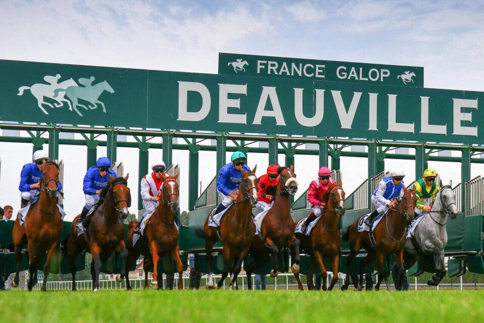 Dimanche 04 Août 2019;Deauville;AMBIANCES;SCOOPDYGA - CHOURAQUI Elliott Hippisme. Deauville-La Touques lance son prestigieux meeting d'août A compter dimanche 1er août, il y aura des courses tous les mardis, samedis et dimanches à partir de 13h20 et à 16h tous les jeudis sur l'hippodrome de La Touques. - Ambiance Meeting de Deauville Barriere 2019