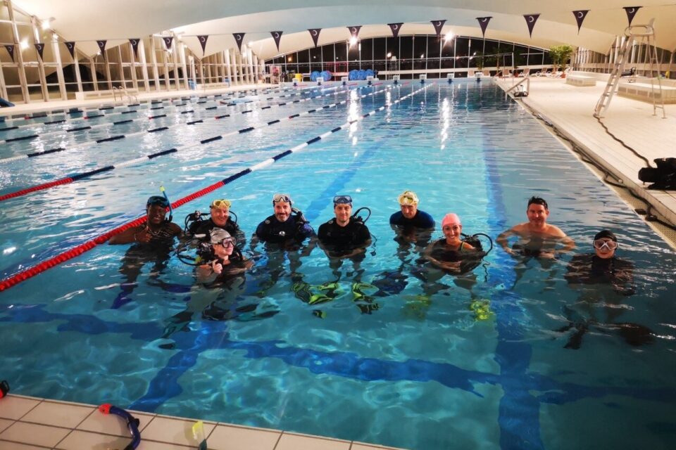 Le club de plongée s'entraîne à la piscine de Deauville.
