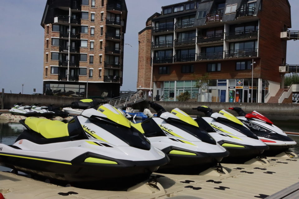 Jet ski