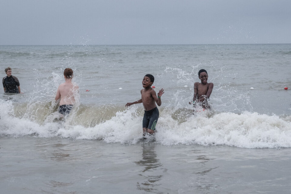 Près de 5 000 enfants et accompagnateurs venus de toute l'Île-de-France sont attendus à Deauville pour la traditionnelle Journée des oubliés des vacances du Secours Populaire.