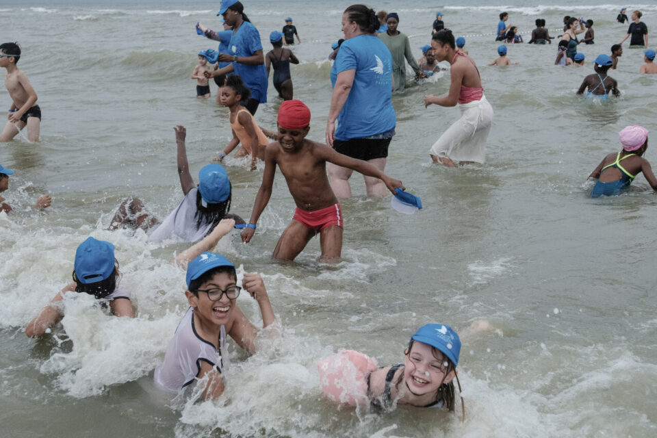 Près de 5 000 enfants et accompagnateurs venus de toute l'Île-de-France sont attendus à Deauville pour la traditionnelle Journée des oubliés des vacances du Secours Populaire.