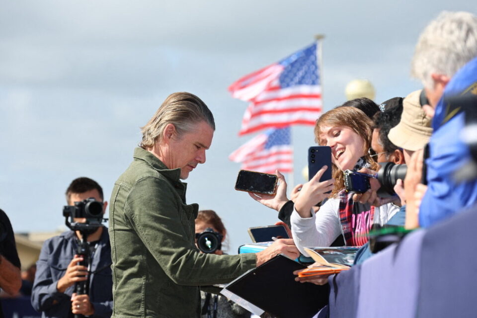 Ethan Hawke a inauguré sa cabine, sur les planches de Deauville, pour le festival du cinéma américain.