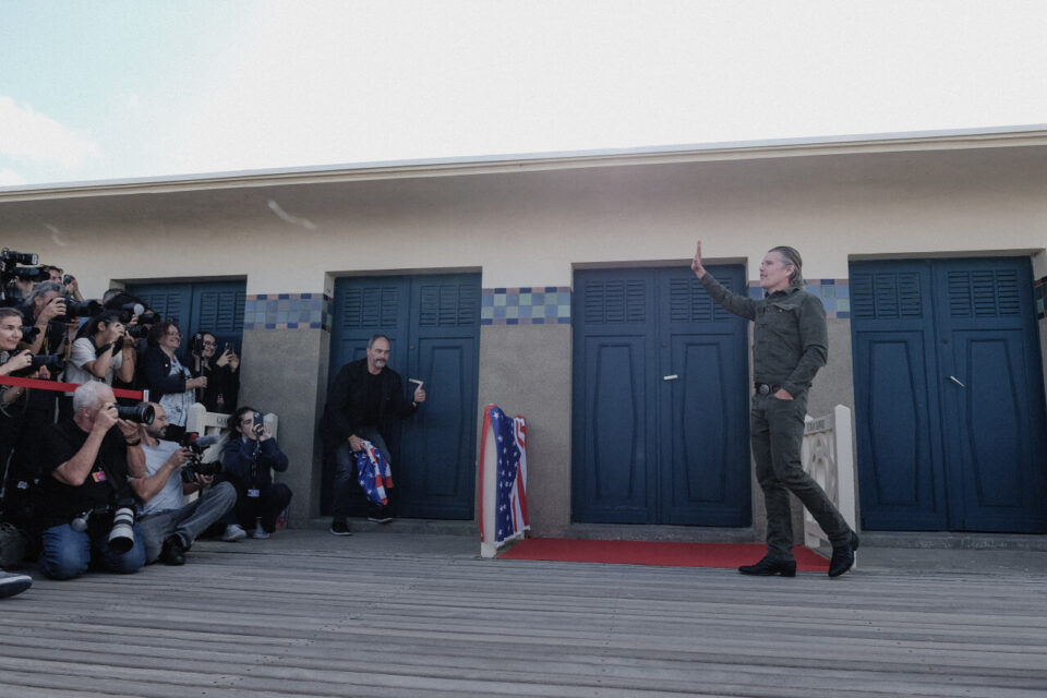 Ethan Hawke a inauguré sa cabine, sur les planches de Deauville, pour le festival du cinéma américain.