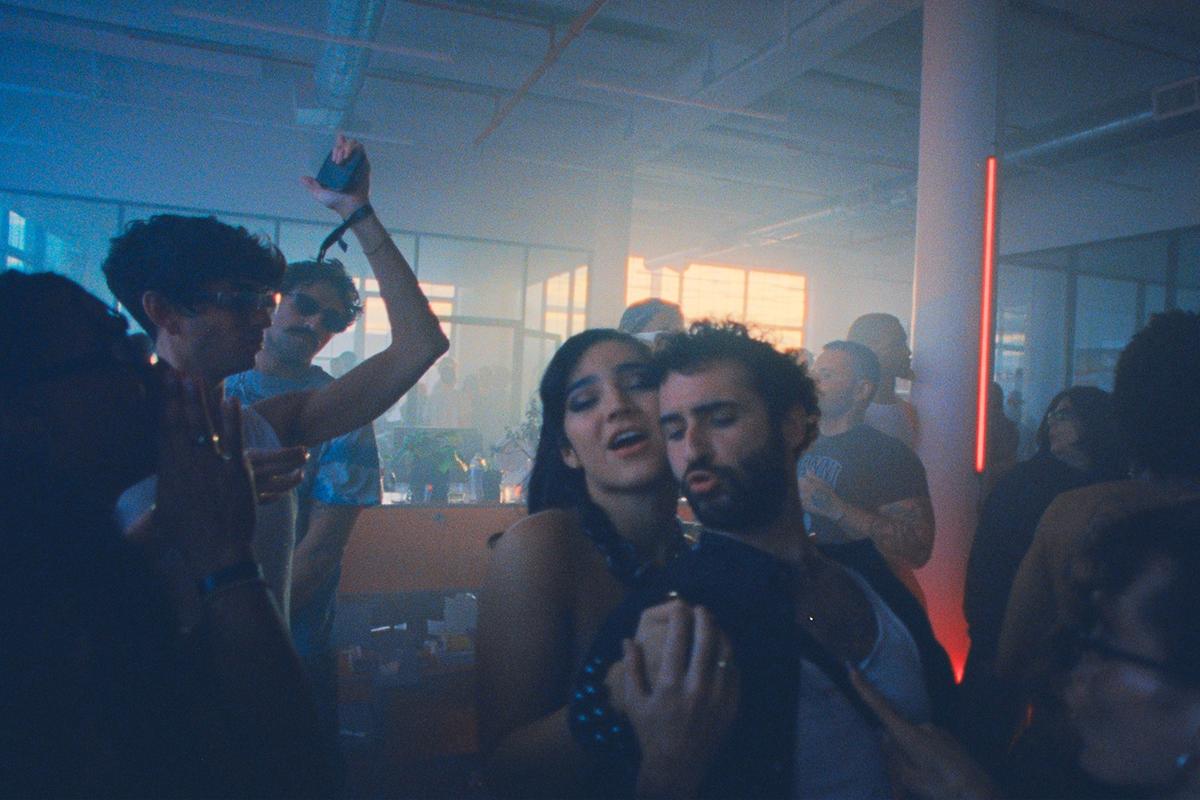 Tropics Studios/Stay Gold Features Miss Benny et Jordan Firstman dans « Club Kid ».