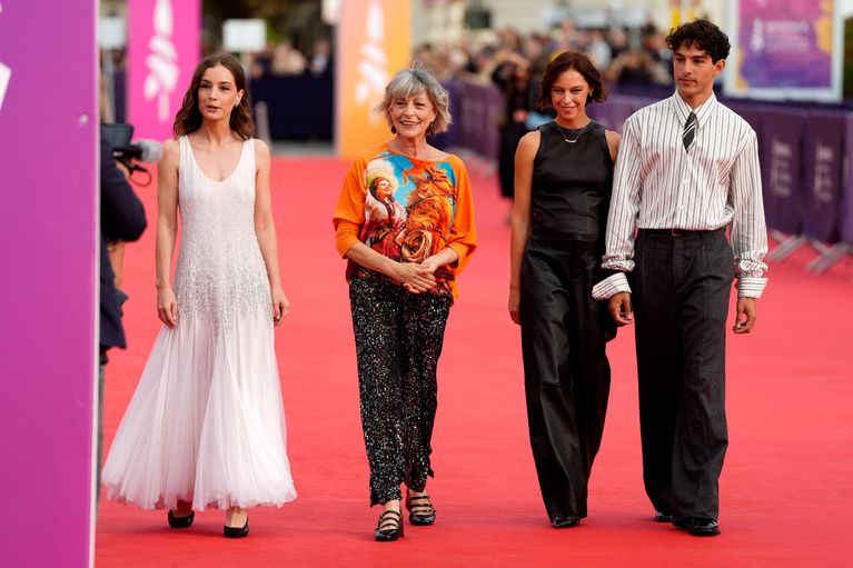 Lio avec Manon Clavel, Marion Barbeau et Sayyid El Alami, membres du jury de la révélation à Deauville 2026.